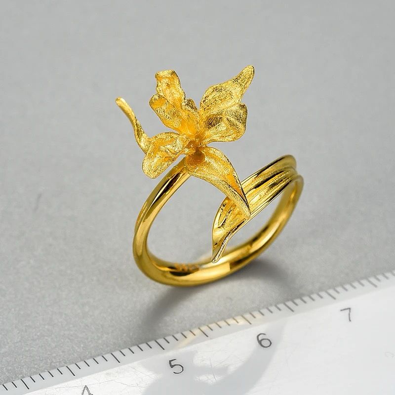 Lily Gold Ring