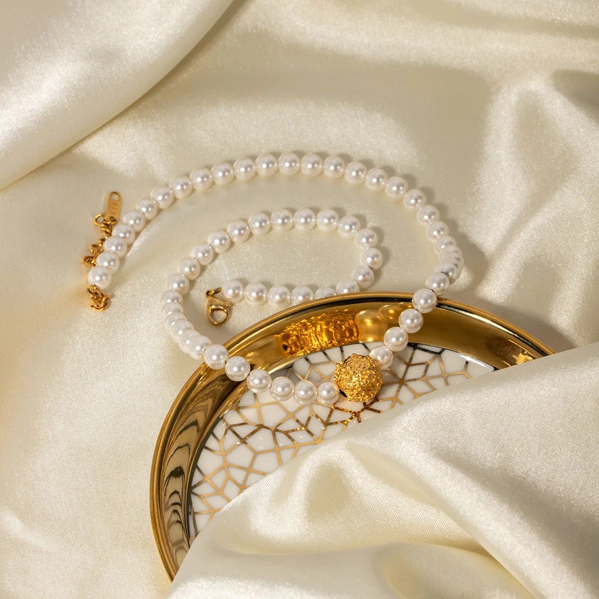 Artisan's Touch Pearl Necklace
