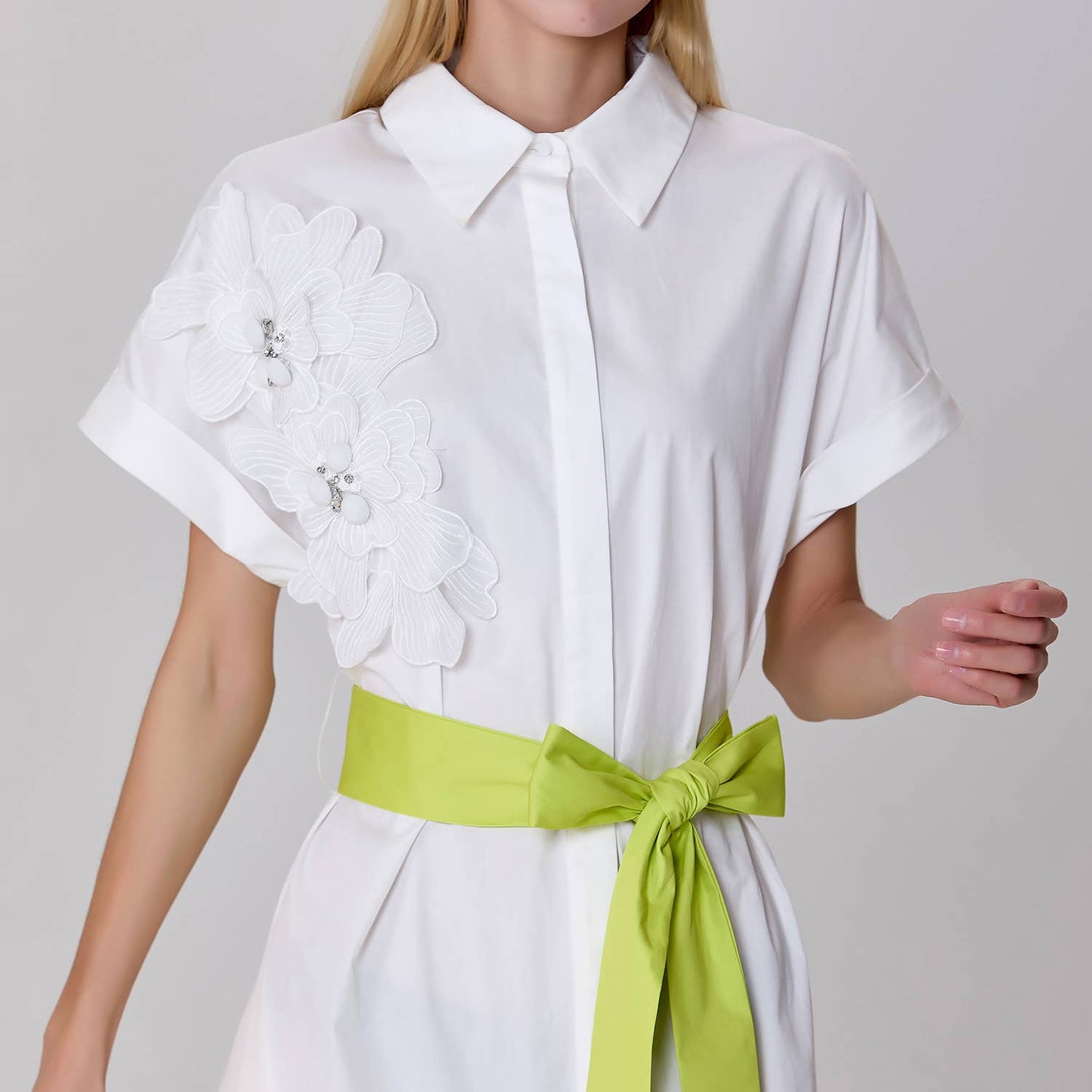 Minimalist shirt dress and contrasting belt: White