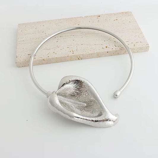 Sculptural Calla Lily Statement Choker Necklace – Gold & Silver