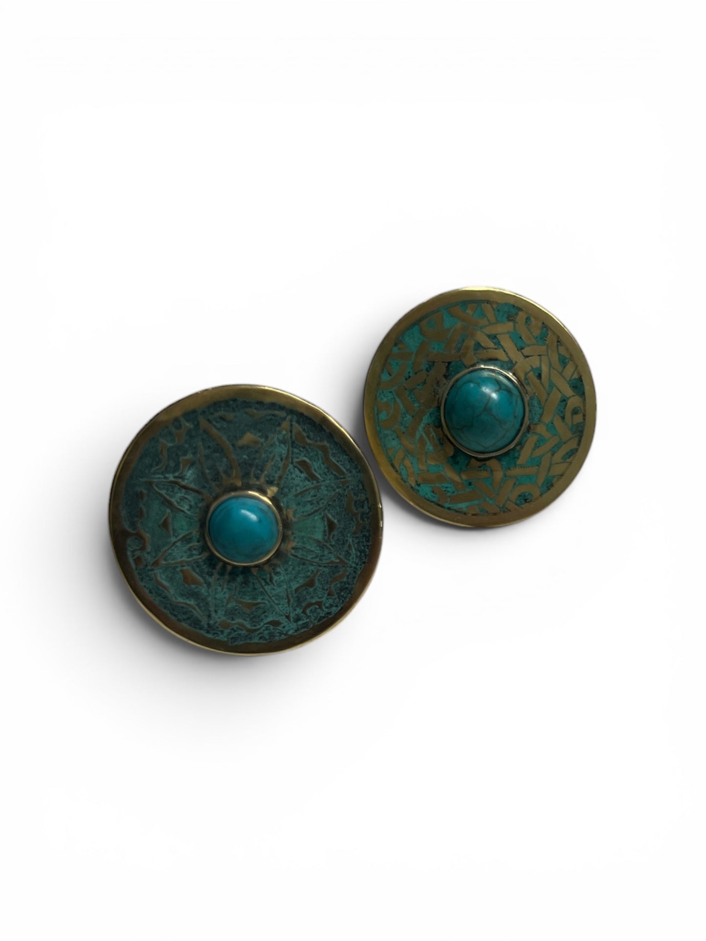 Round Design Ring with Turquoise