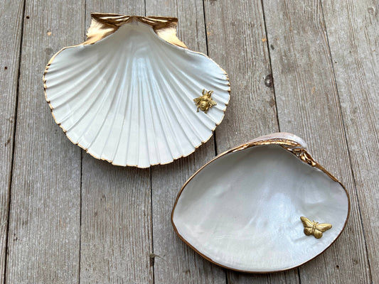 Pearl ring dish: Bee / Scallop