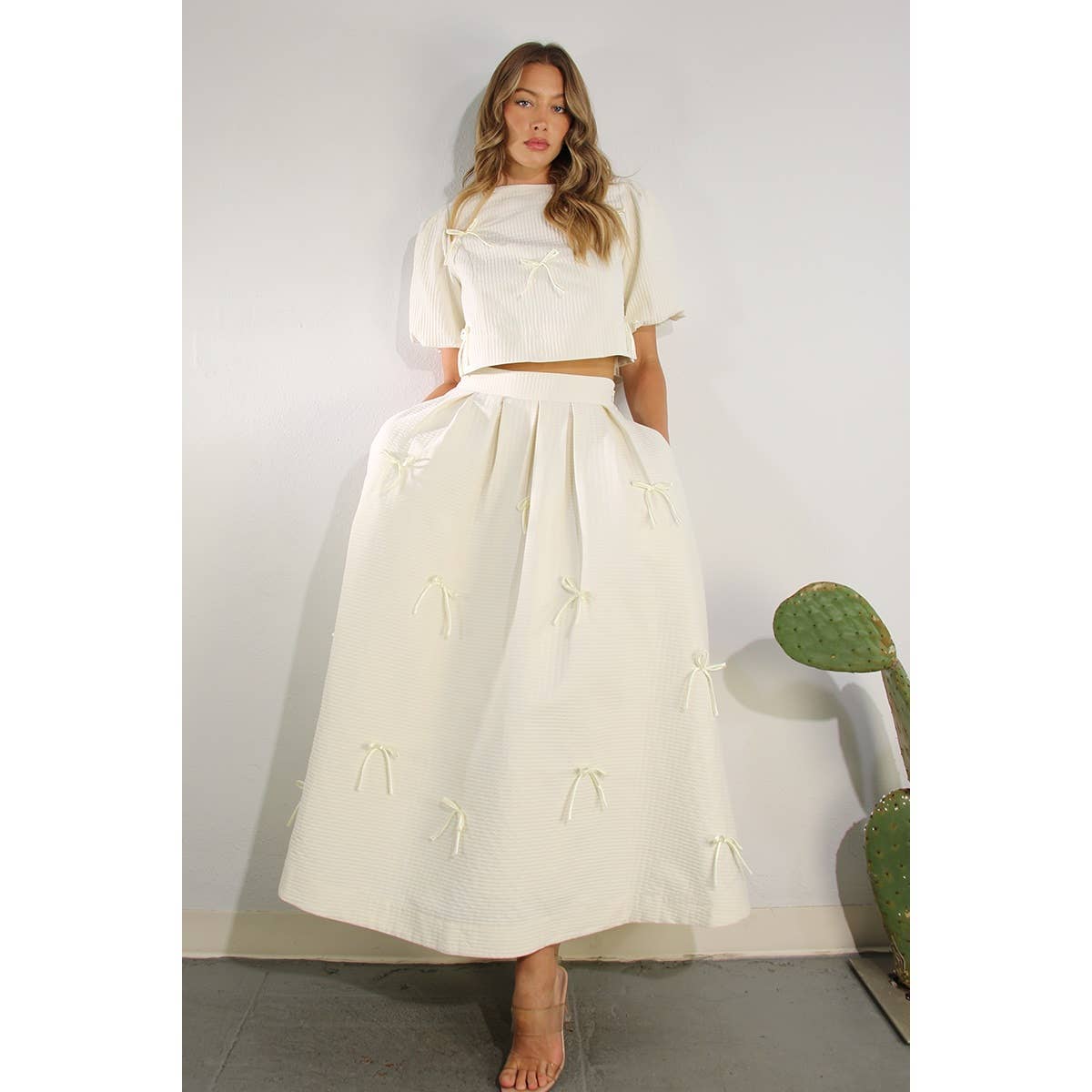 BOW EMBLLISHED TEXTURED TOP AND SKIRTS SET: OFF WHITE