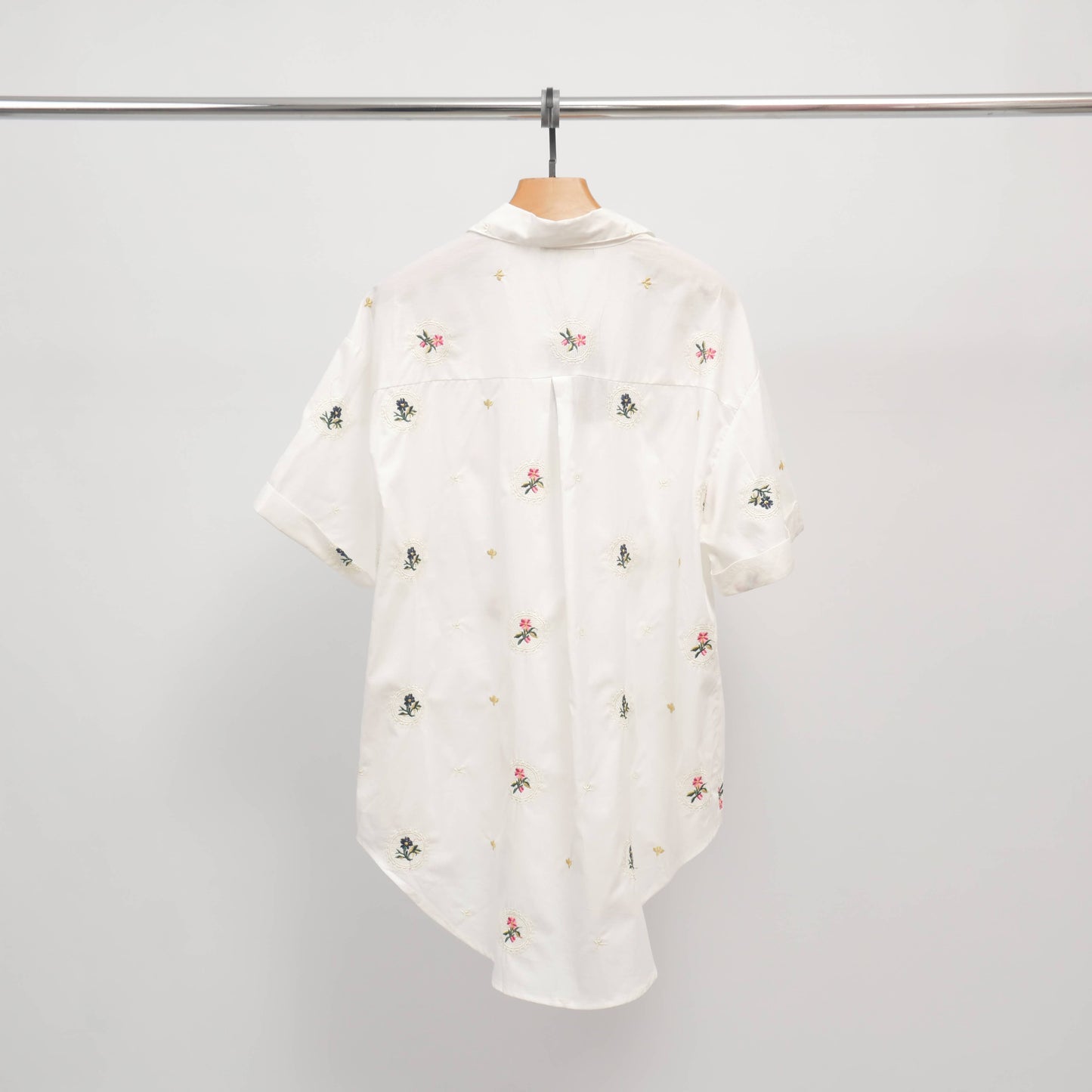 Cotton shirt with floral embroidery FIT4762533: White