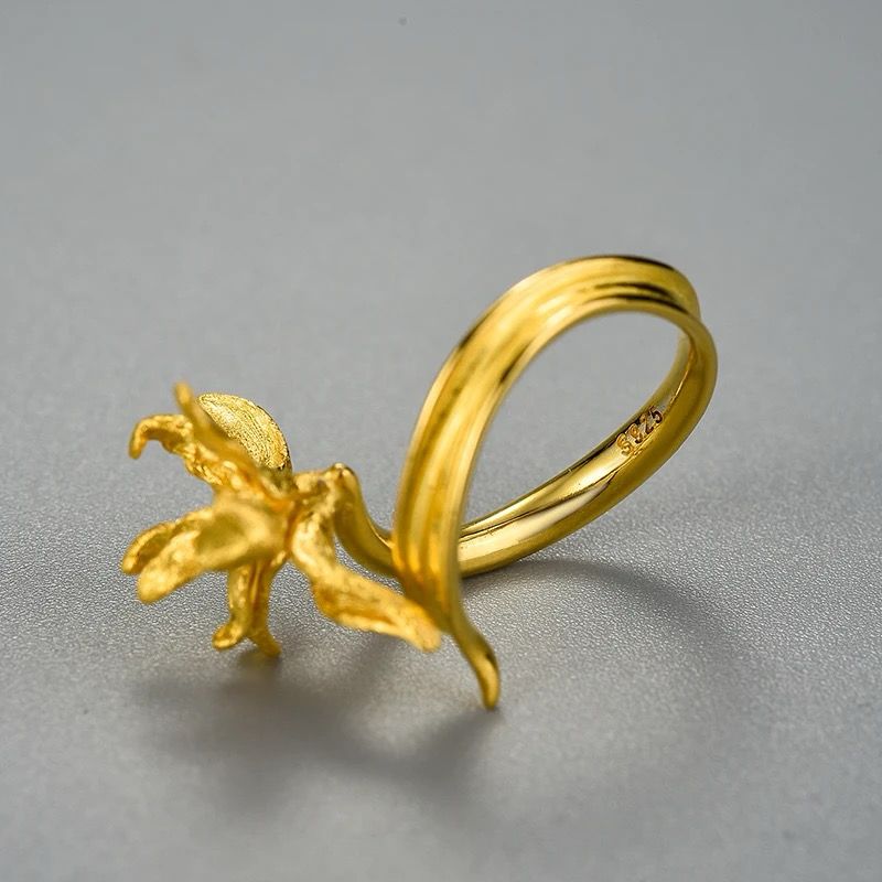 Lily Gold Ring