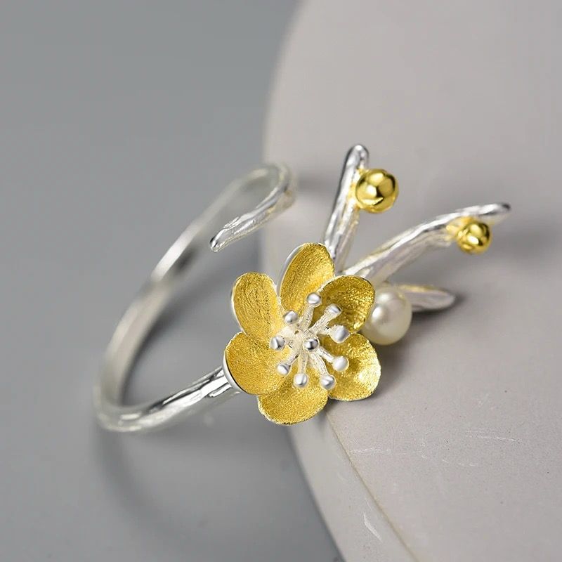 Flower Ring with Pearl