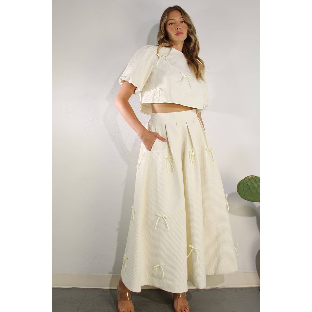 BOW EMBLLISHED TEXTURED TOP AND SKIRTS SET: OFF WHITE