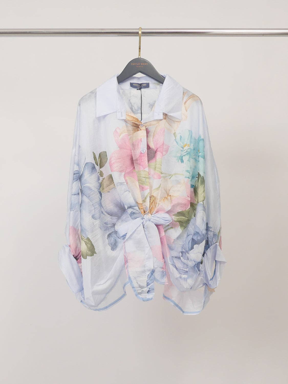 Floral printed blouse with detailed neckline : Pink