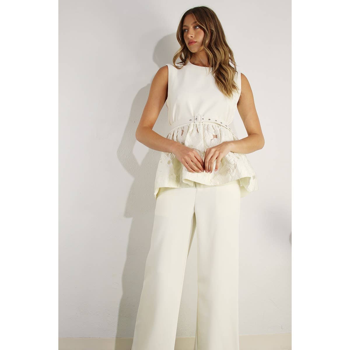 CROCHET LACE RUFFLE TOP AND PANTS SET: OFF WHITE