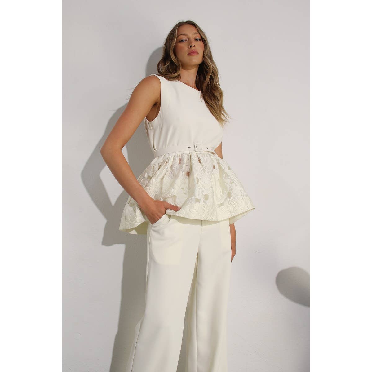 CROCHET LACE RUFFLE TOP AND PANTS SET: OFF WHITE