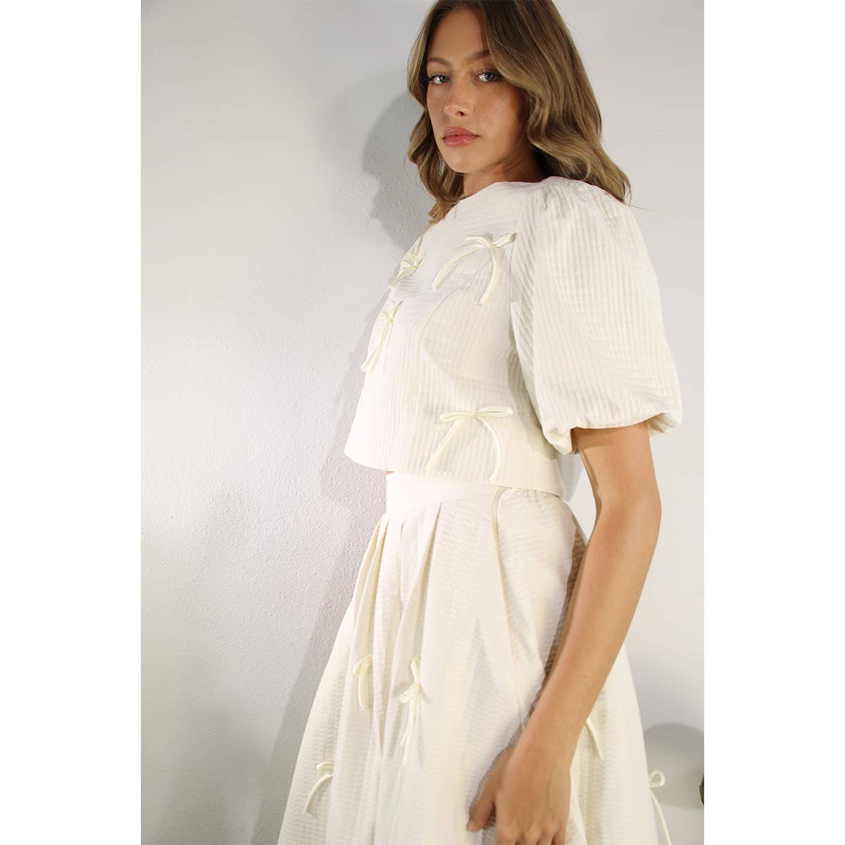 BOW EMBLLISHED TEXTURED TOP AND SKIRTS SET: OFF WHITE