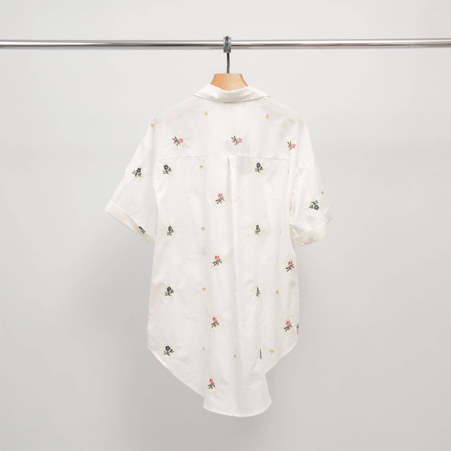Cotton shirt with floral embroidery FIT4762533: White