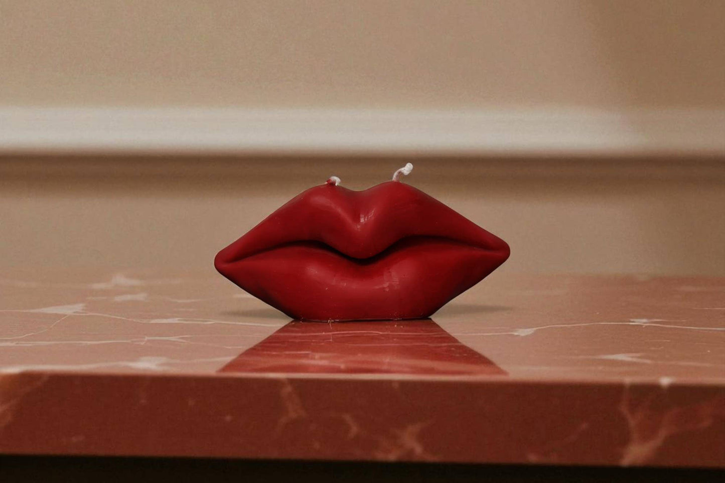 Sculpted Face Lips Candle 1/4x5 1/4in - Valentines: Red / Rose Petals