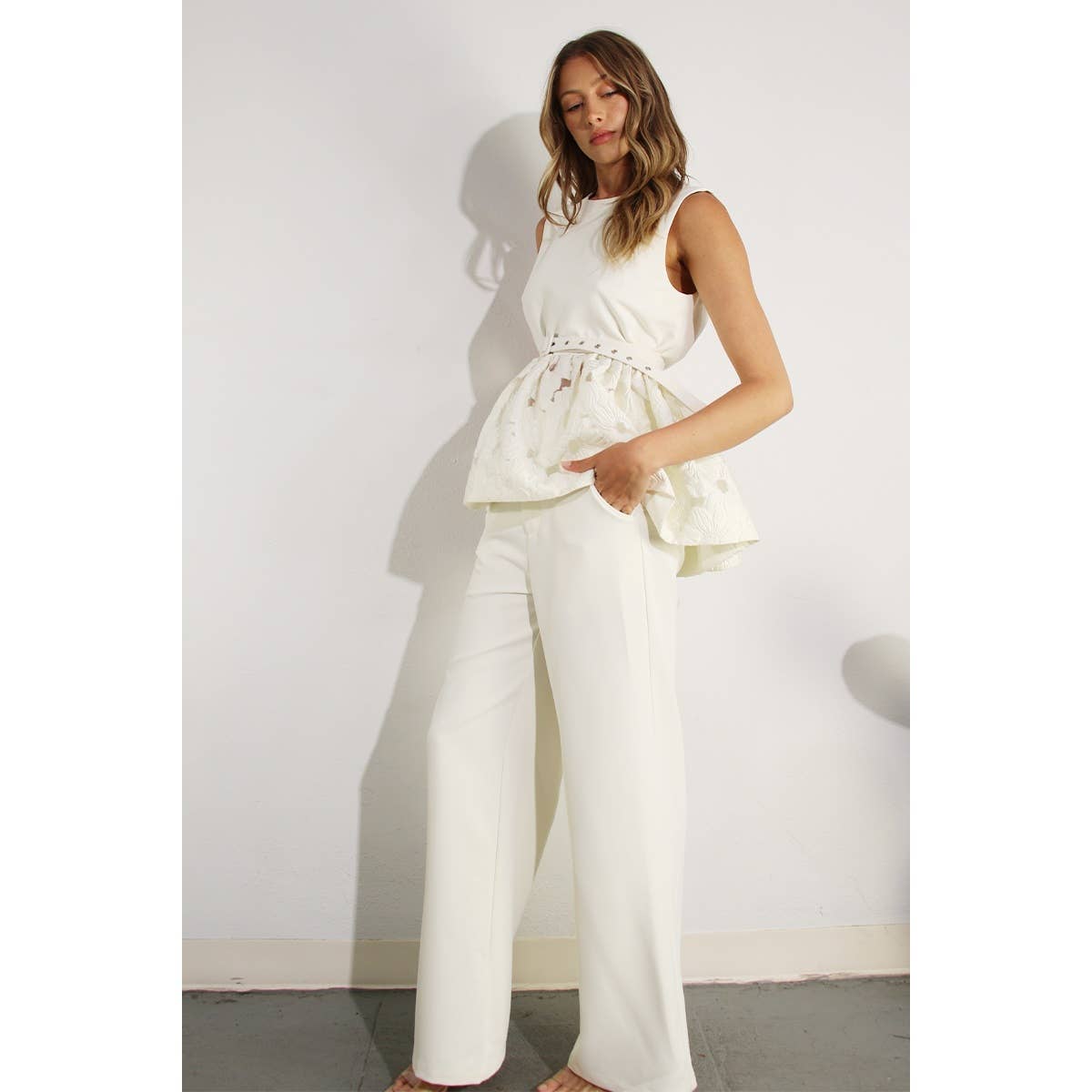 CROCHET LACE RUFFLE TOP AND PANTS SET: OFF WHITE