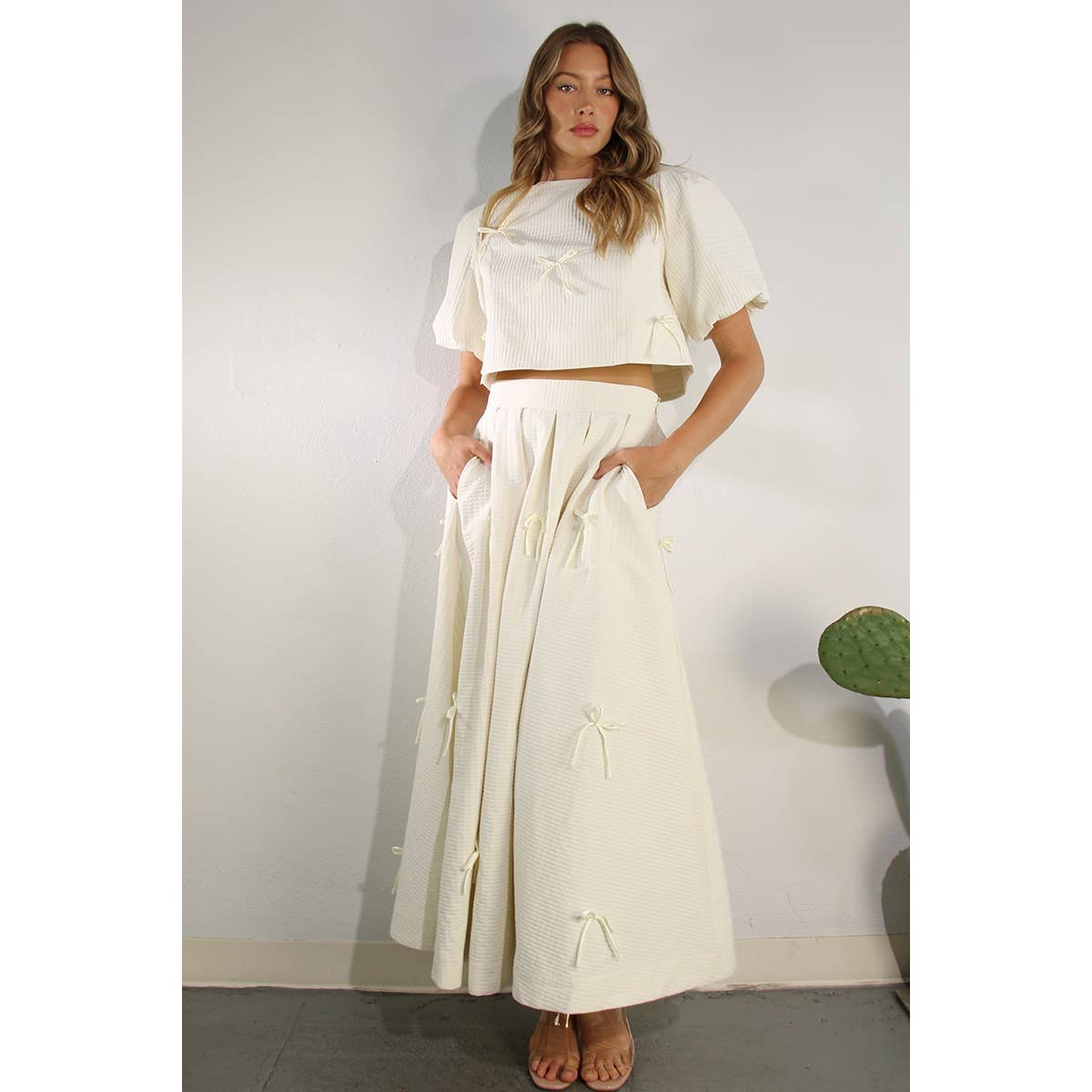 BOW EMBLLISHED TEXTURED TOP AND SKIRTS SET: OFF WHITE