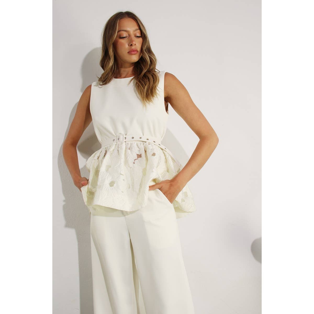 CROCHET LACE RUFFLE TOP AND PANTS SET: OFF WHITE