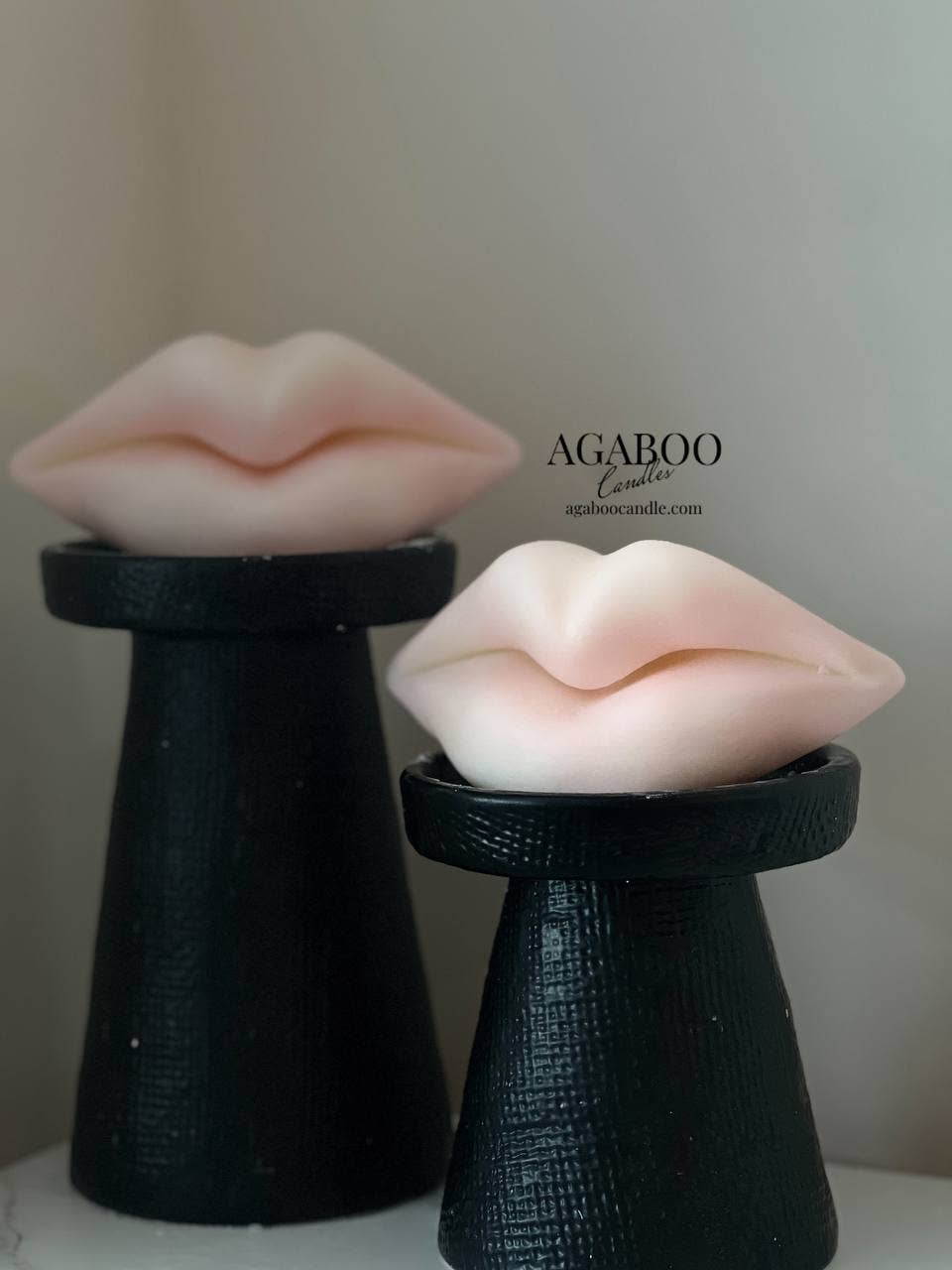 Sculpted Face Lips Candle 1/4x5 1/4in - Valentines: Red / Rose Petals