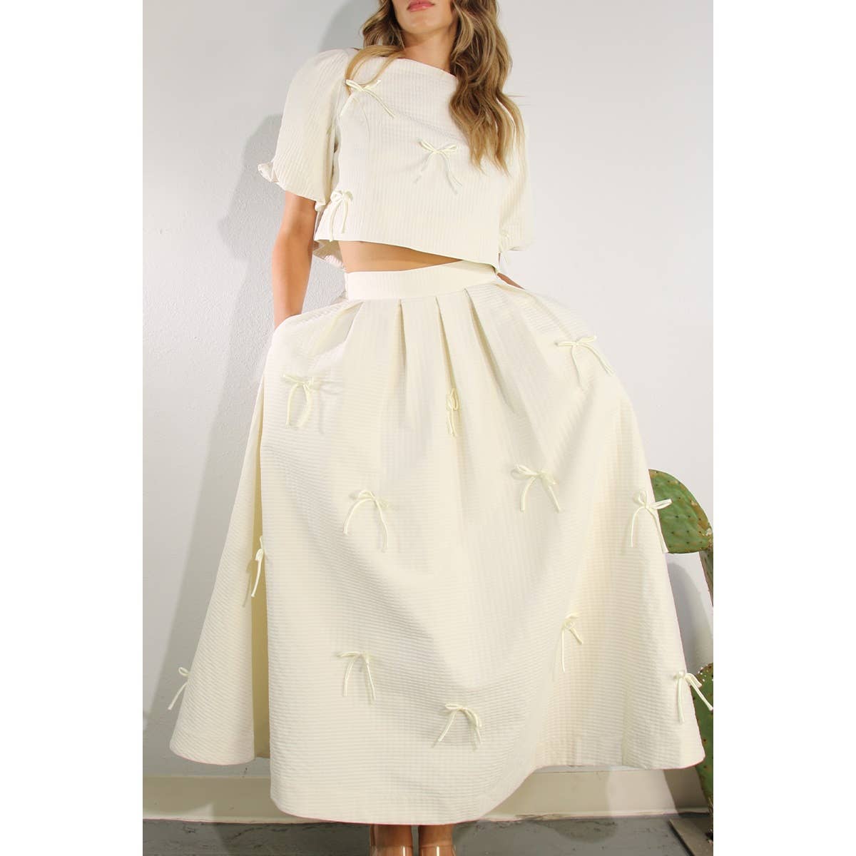 BOW EMBLLISHED TEXTURED TOP AND SKIRTS SET: OFF WHITE