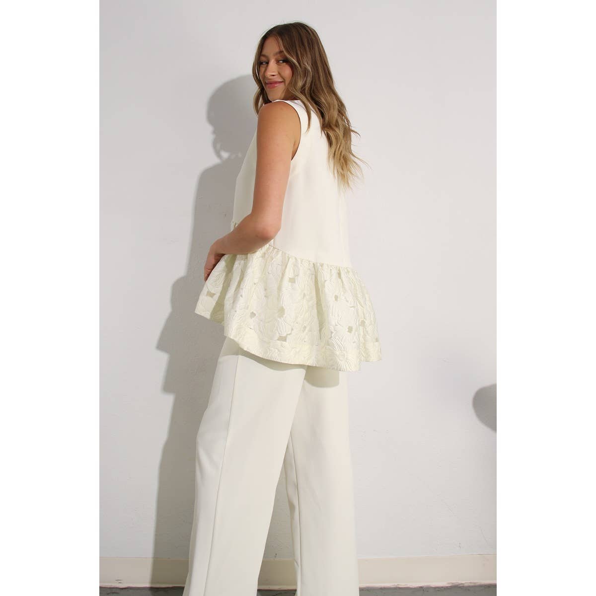 CROCHET LACE RUFFLE TOP AND PANTS SET: OFF WHITE