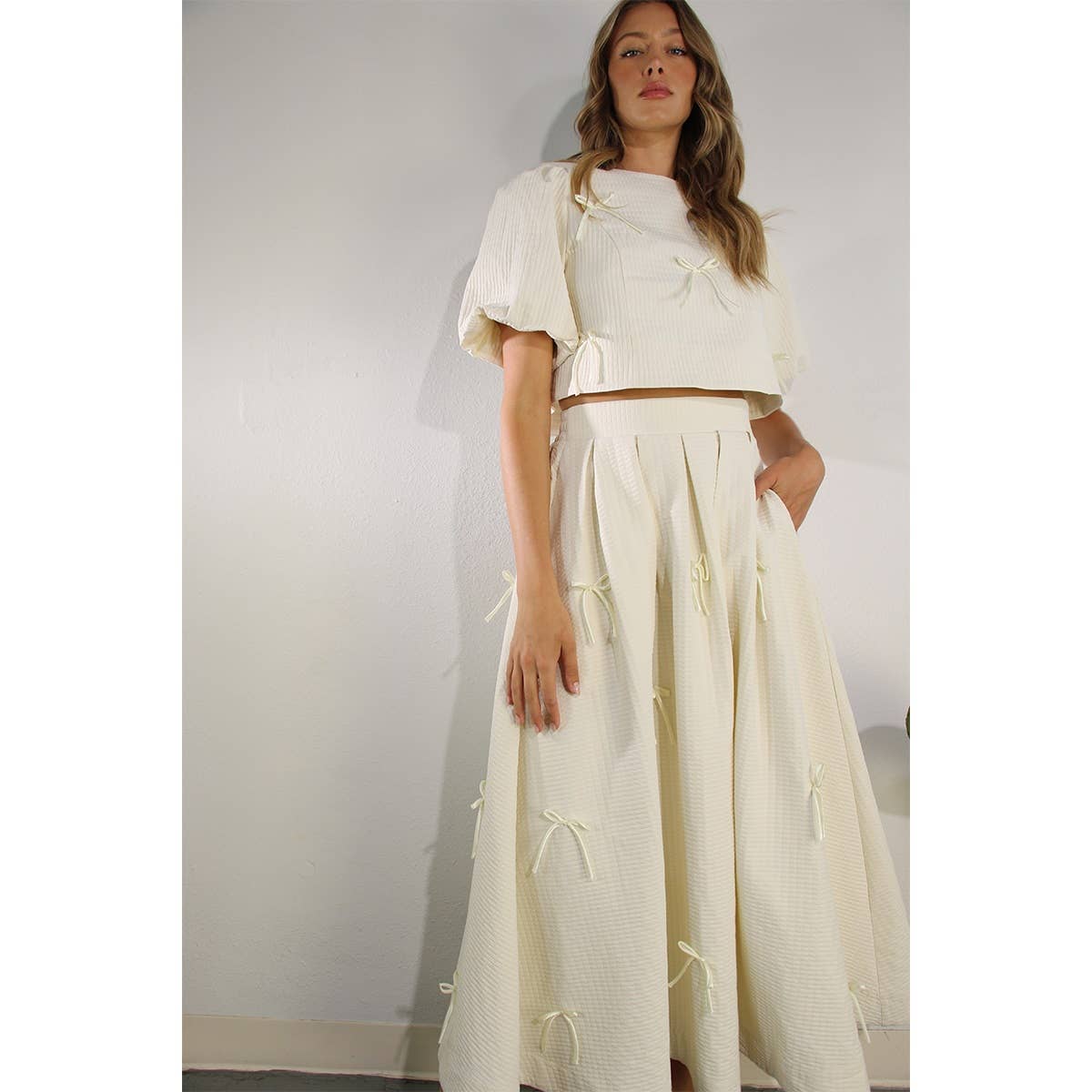 BOW EMBLLISHED TEXTURED TOP AND SKIRTS SET: OFF WHITE