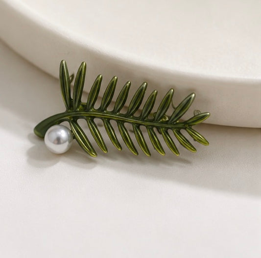 Pearl leaf Brooch