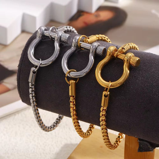 Shackle Chain Bracelet