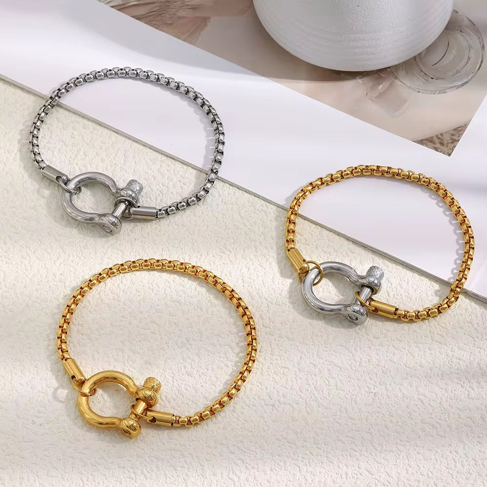 Shackle Chain Bracelet