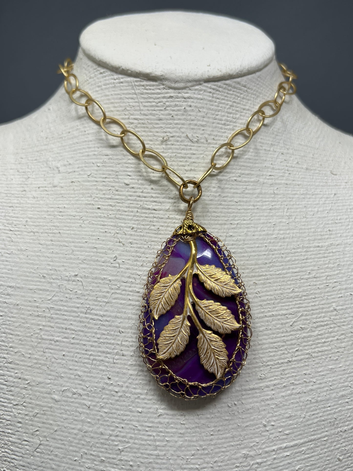Agate Leaf Pendant Necklace