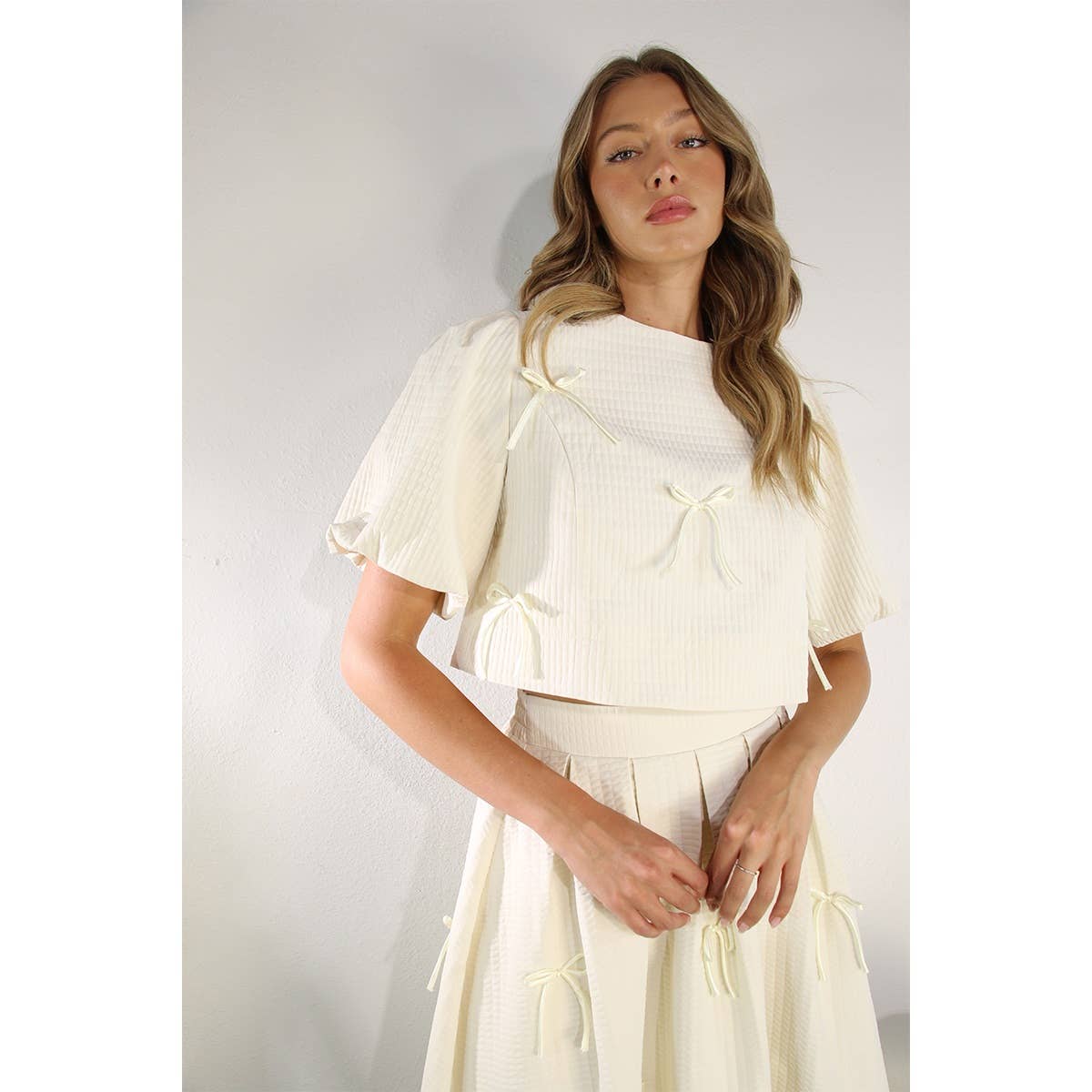 BOW EMBLLISHED TEXTURED TOP AND SKIRTS SET: OFF WHITE