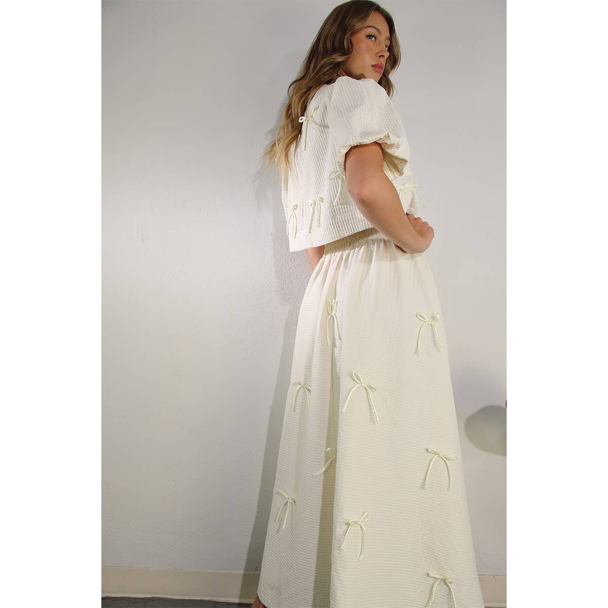 BOW EMBLLISHED TEXTURED TOP AND SKIRTS SET: OFF WHITE