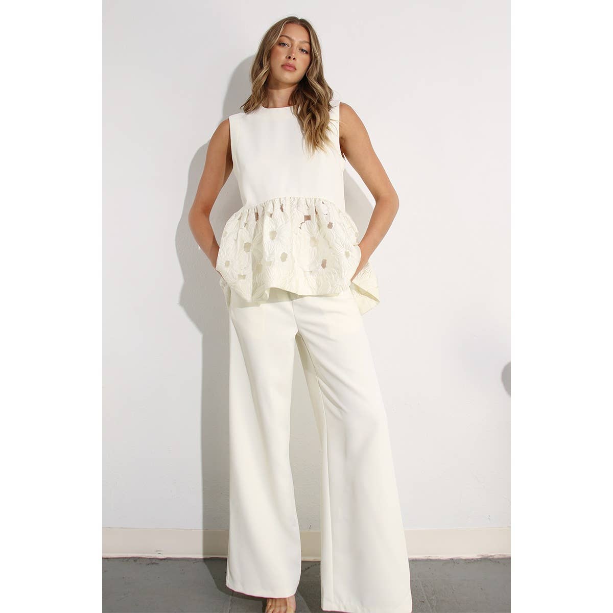 CROCHET LACE RUFFLE TOP AND PANTS SET: OFF WHITE