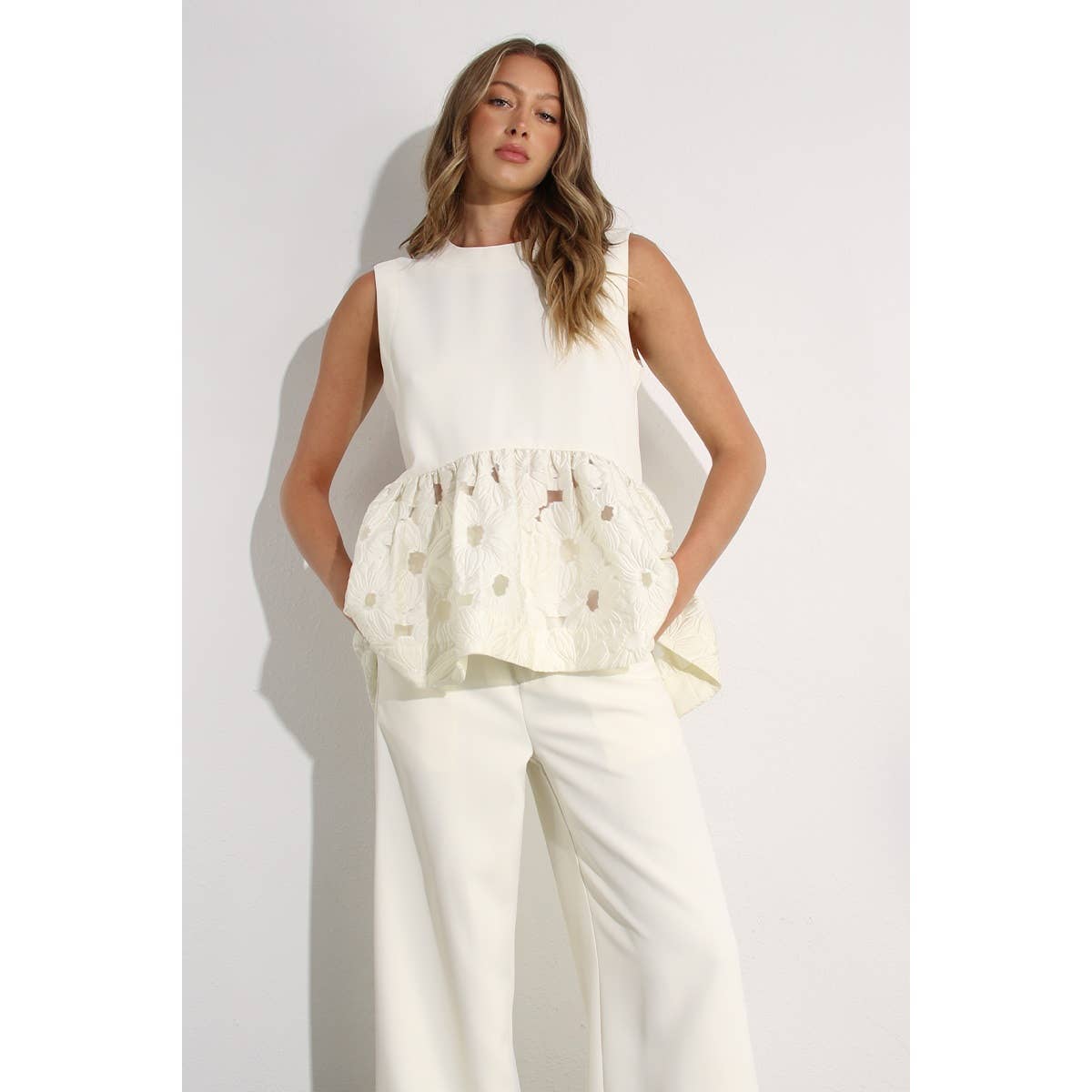 CROCHET LACE RUFFLE TOP AND PANTS SET: OFF WHITE