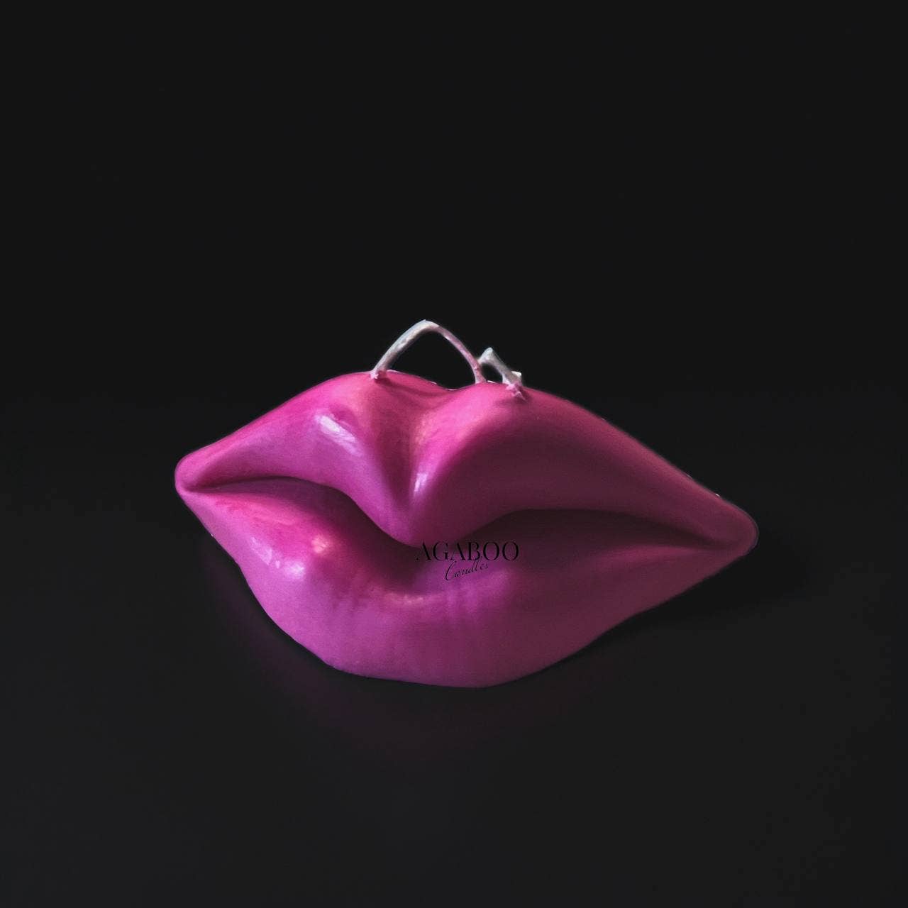 Sculpted Face Lips Candle 1/4x5 1/4in - Valentines: Red / Rose Petals