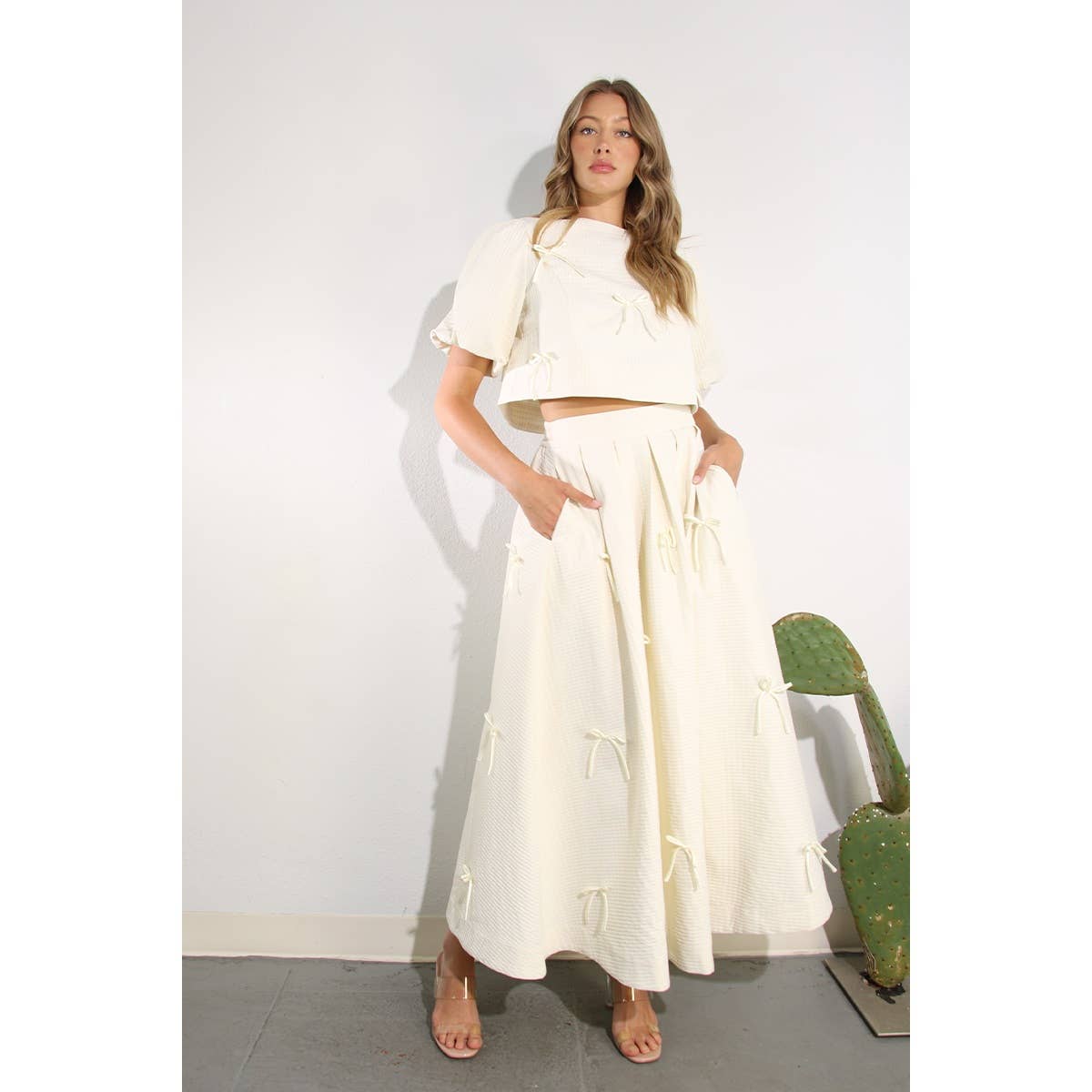 BOW EMBLLISHED TEXTURED TOP AND SKIRTS SET: OFF WHITE