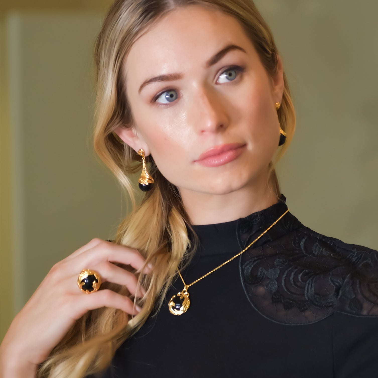 Black Agate & Diamond Pendant ‐ Necklace
